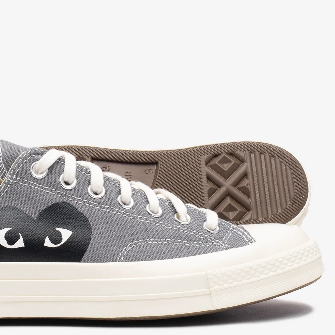 CDG PLAY X CONVERSE CHUCK 70 OX "BLACK HEART" - STEEL GREY