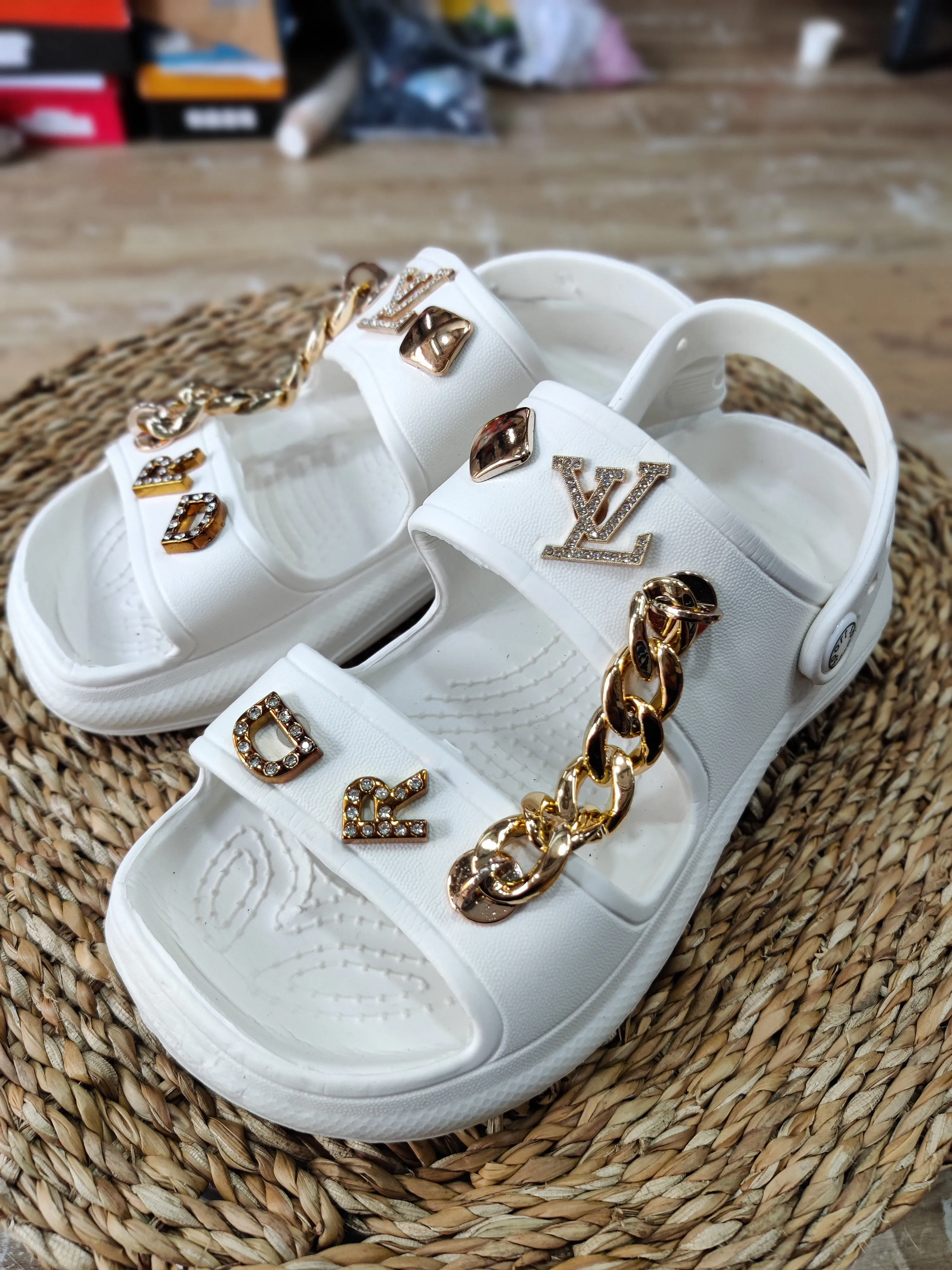 LINK IT CHARM SANDAL CROCS - WHITE