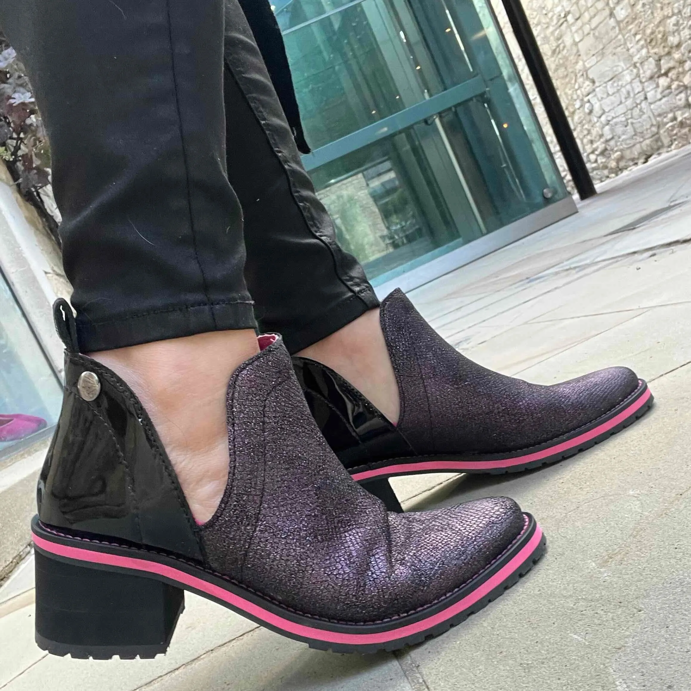 Zigg - Purple- Black ankle boot