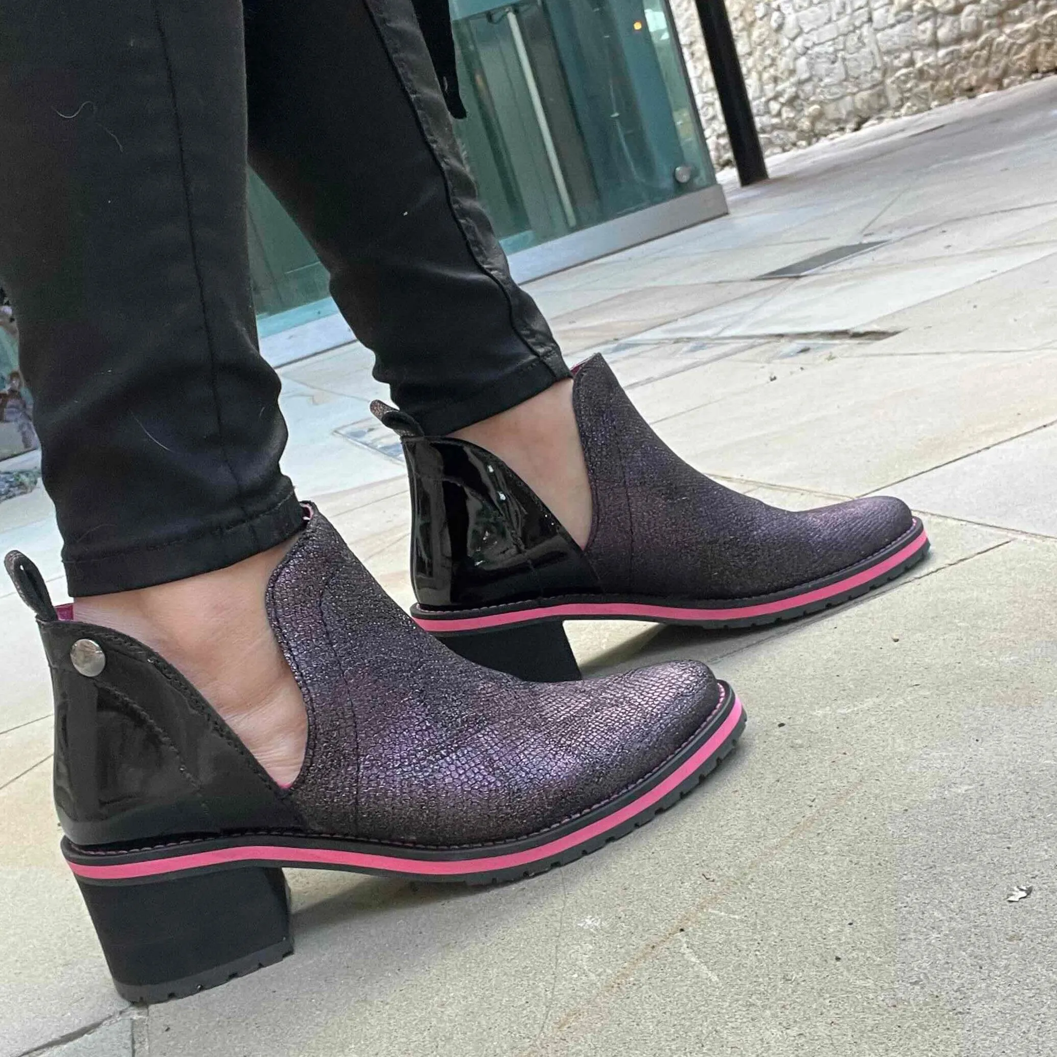 Zigg - Purple- Black ankle boot